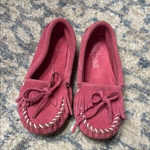 Minnetonka Kids Fuchsia Moccasins